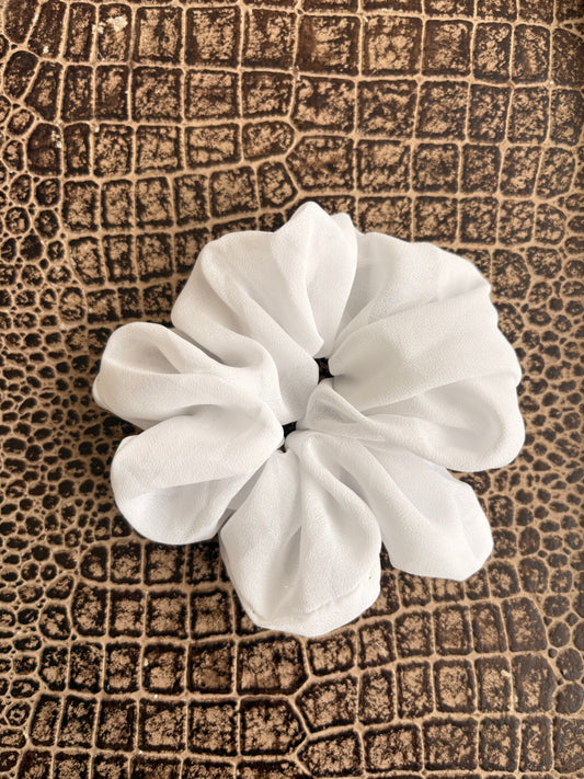 WHITE SCRUNCHIE
