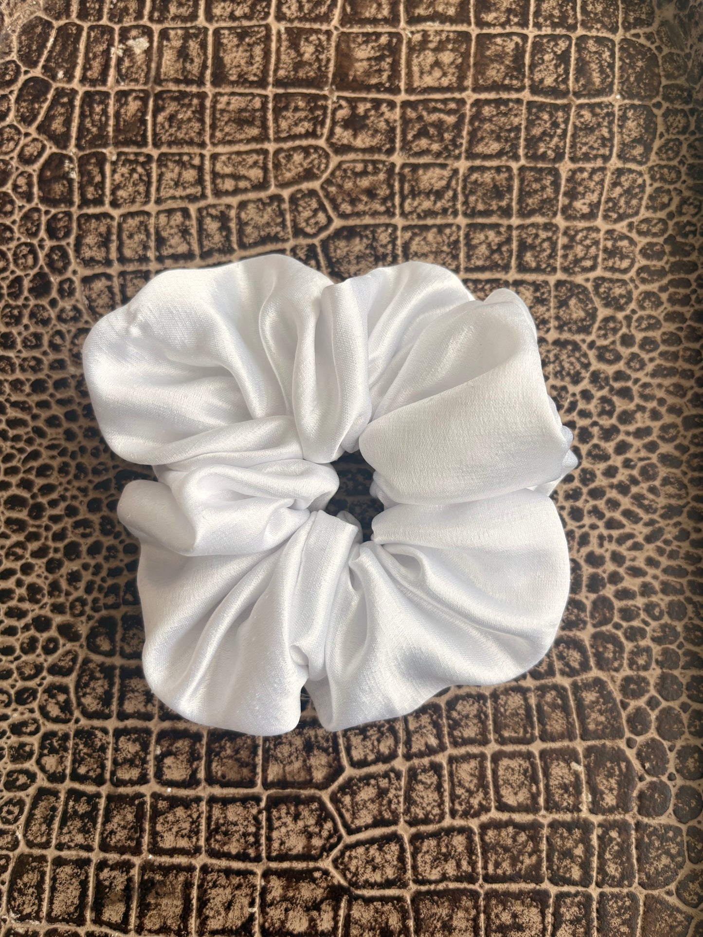 WHITE SATIN SCRUNCHIE