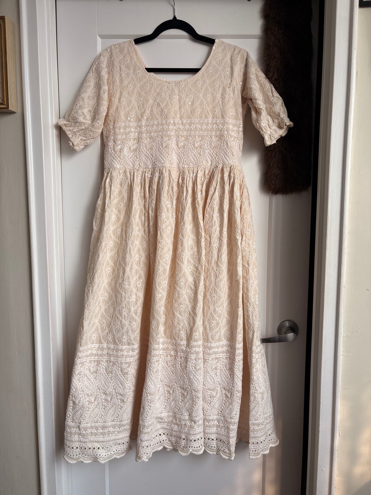 CREAM EMBROIDERED DRESS - M