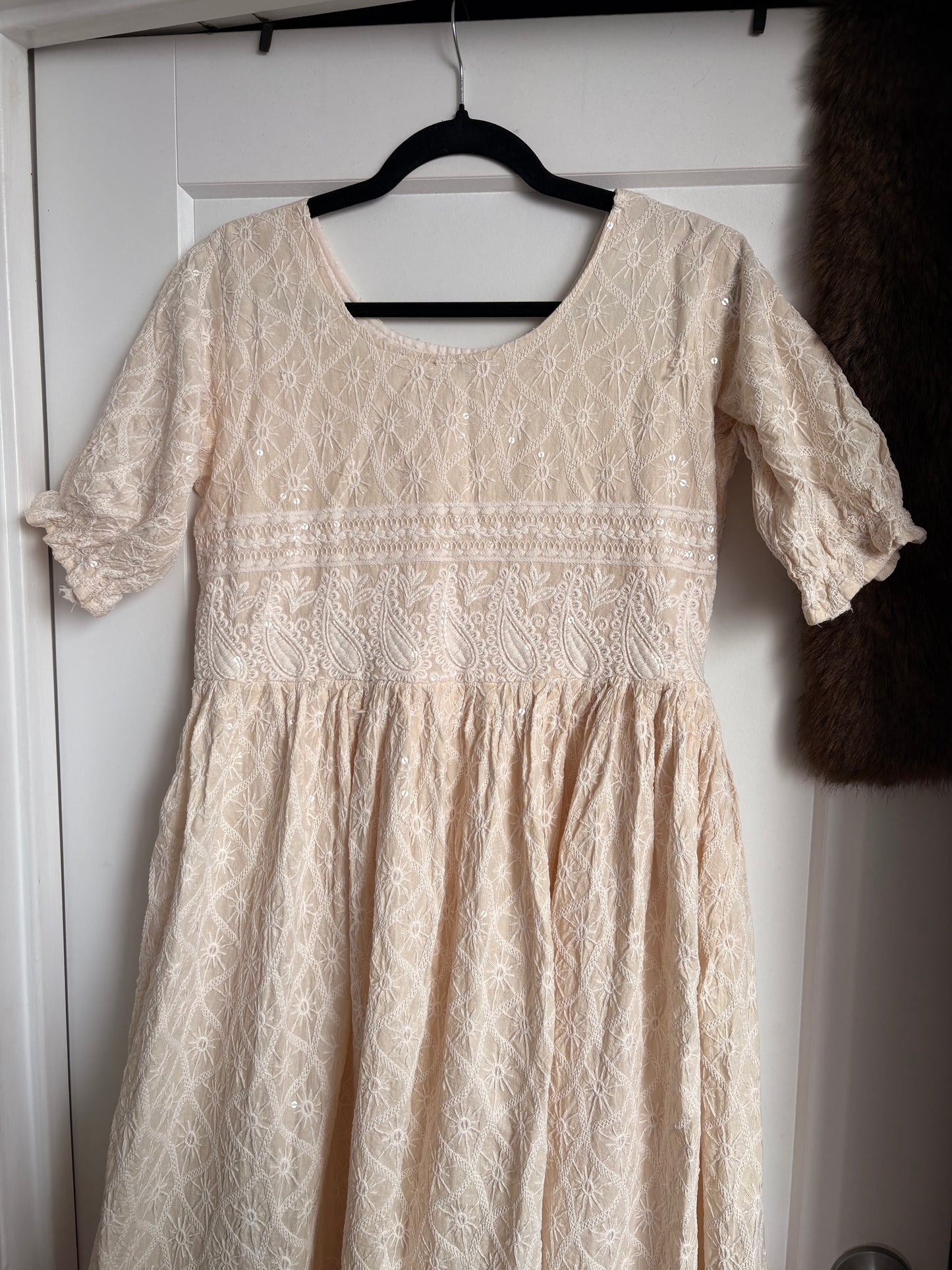 CREAM EMBROIDERED DRESS - M