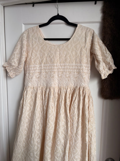 CREAM EMBROIDERED DRESS - M