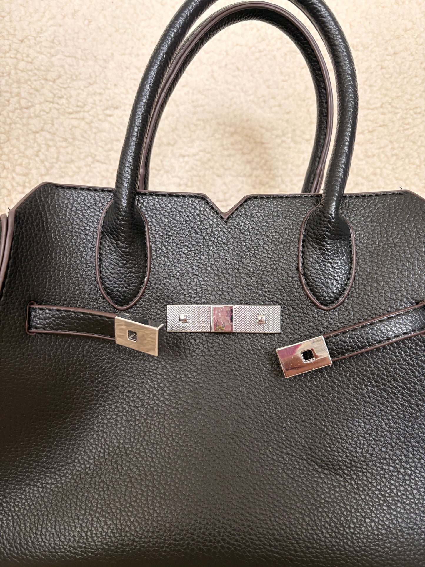 BLACK LEATHER HANDBAG