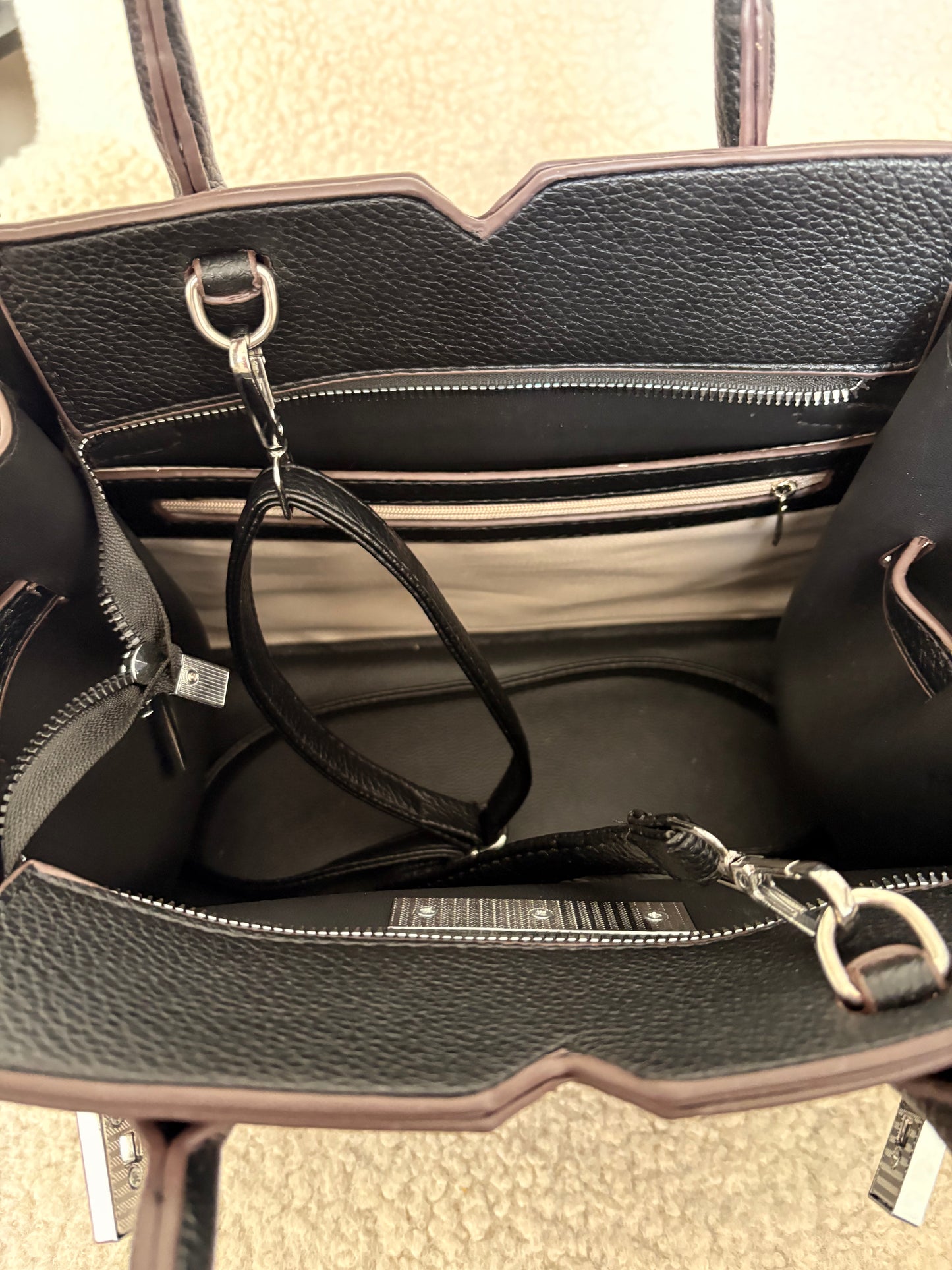 BLACK LEATHER HANDBAG