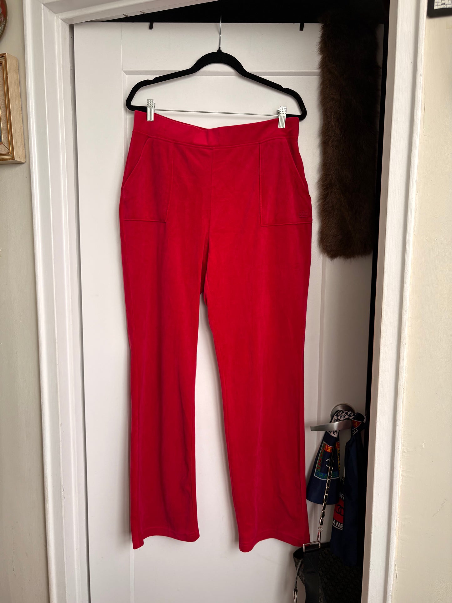 JUICY VELOUR YOGA PANTS - L
