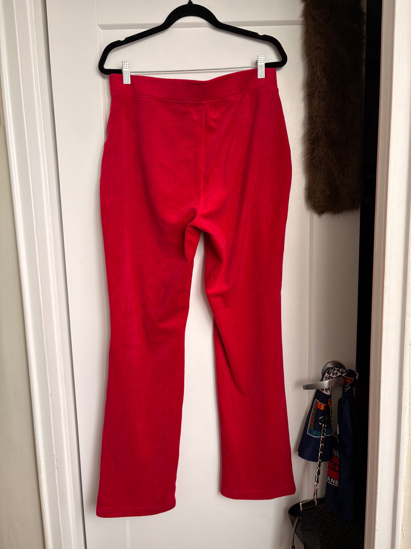 JUICY VELOUR YOGA PANTS - L