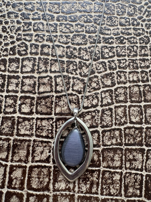 LARGE PENDANT NECKLACE
