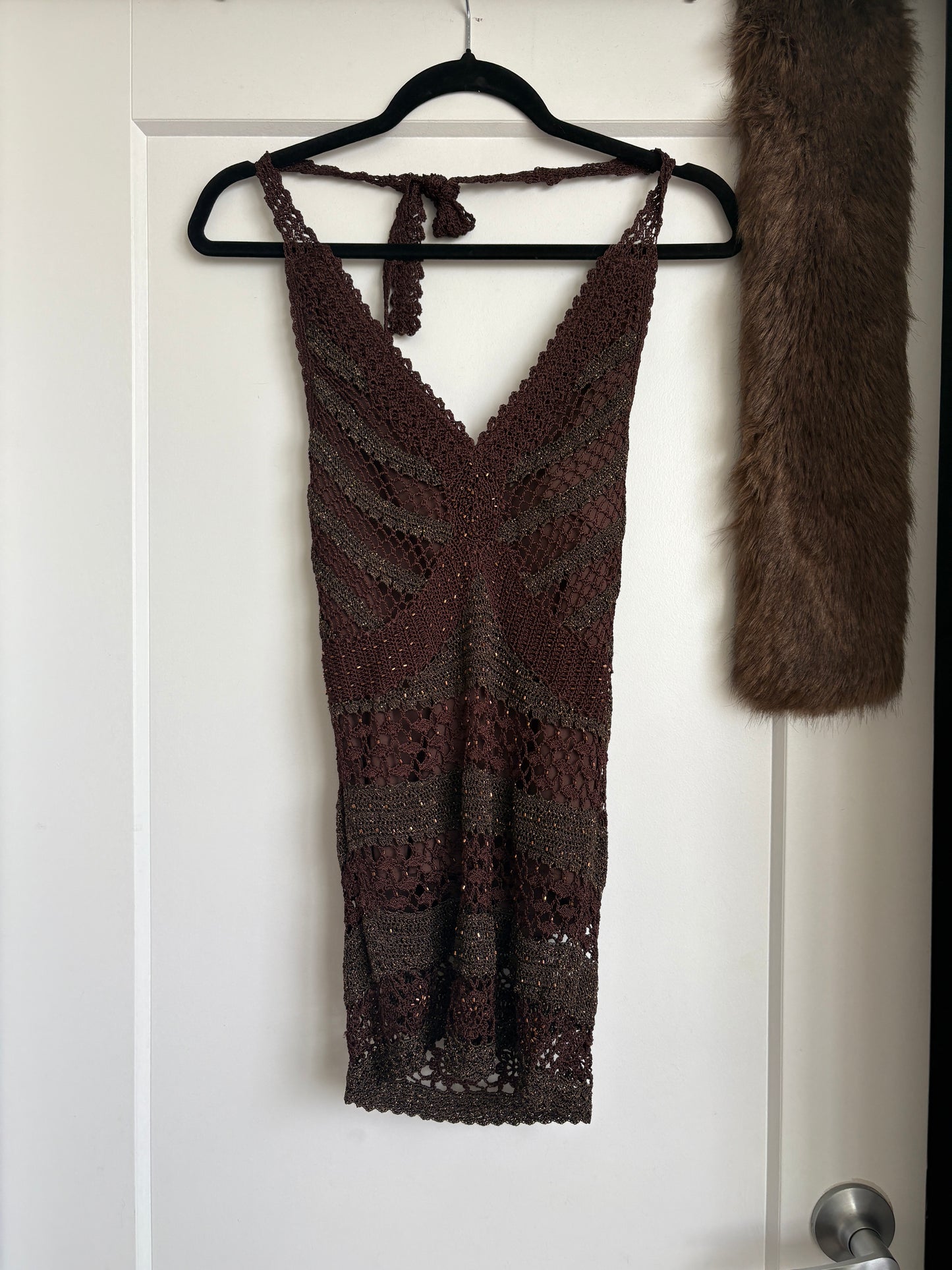 LE CHATEAU CROCHET HALTER TOP - XS