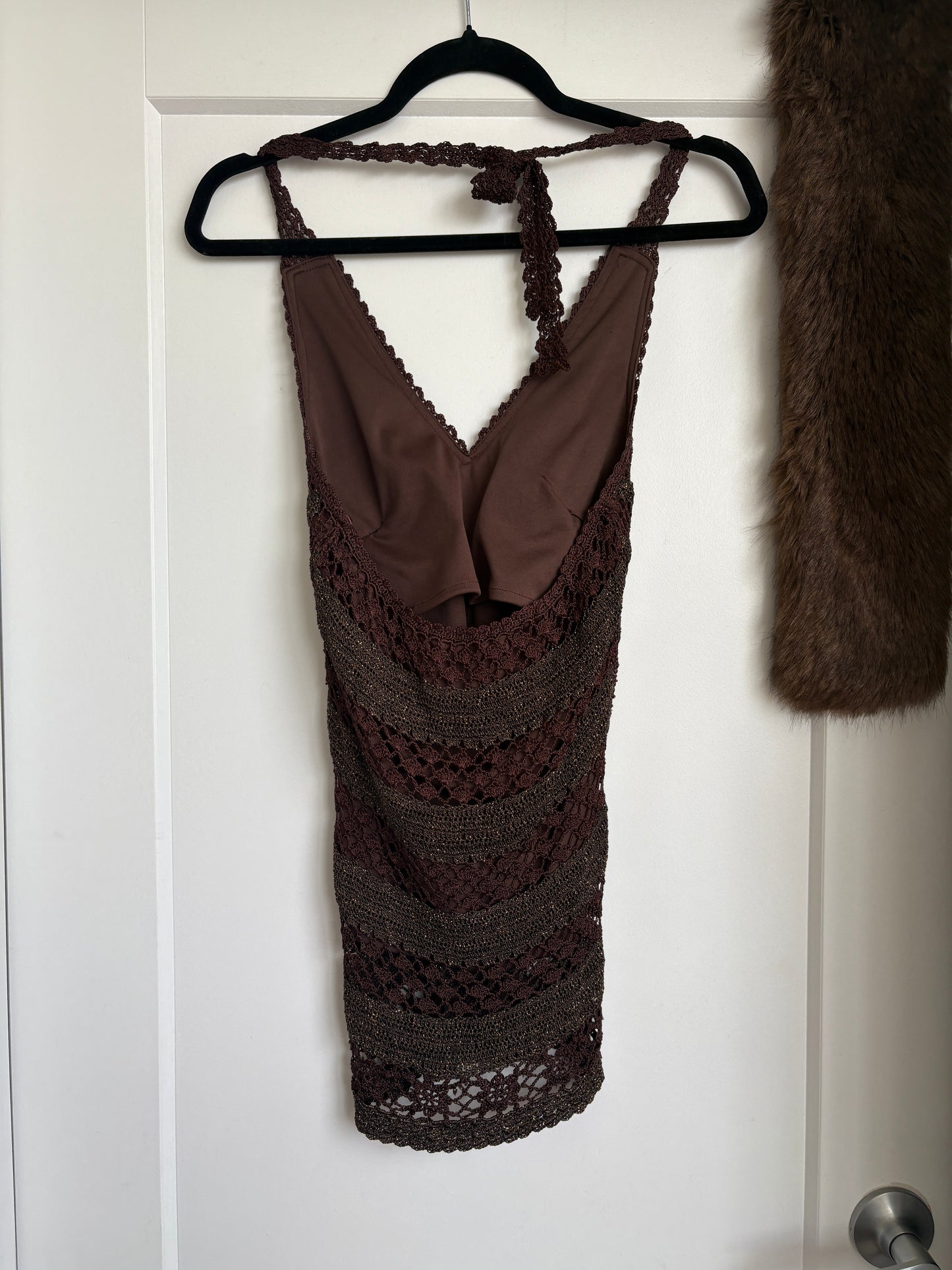 LE CHATEAU CROCHET HALTER TOP - XS