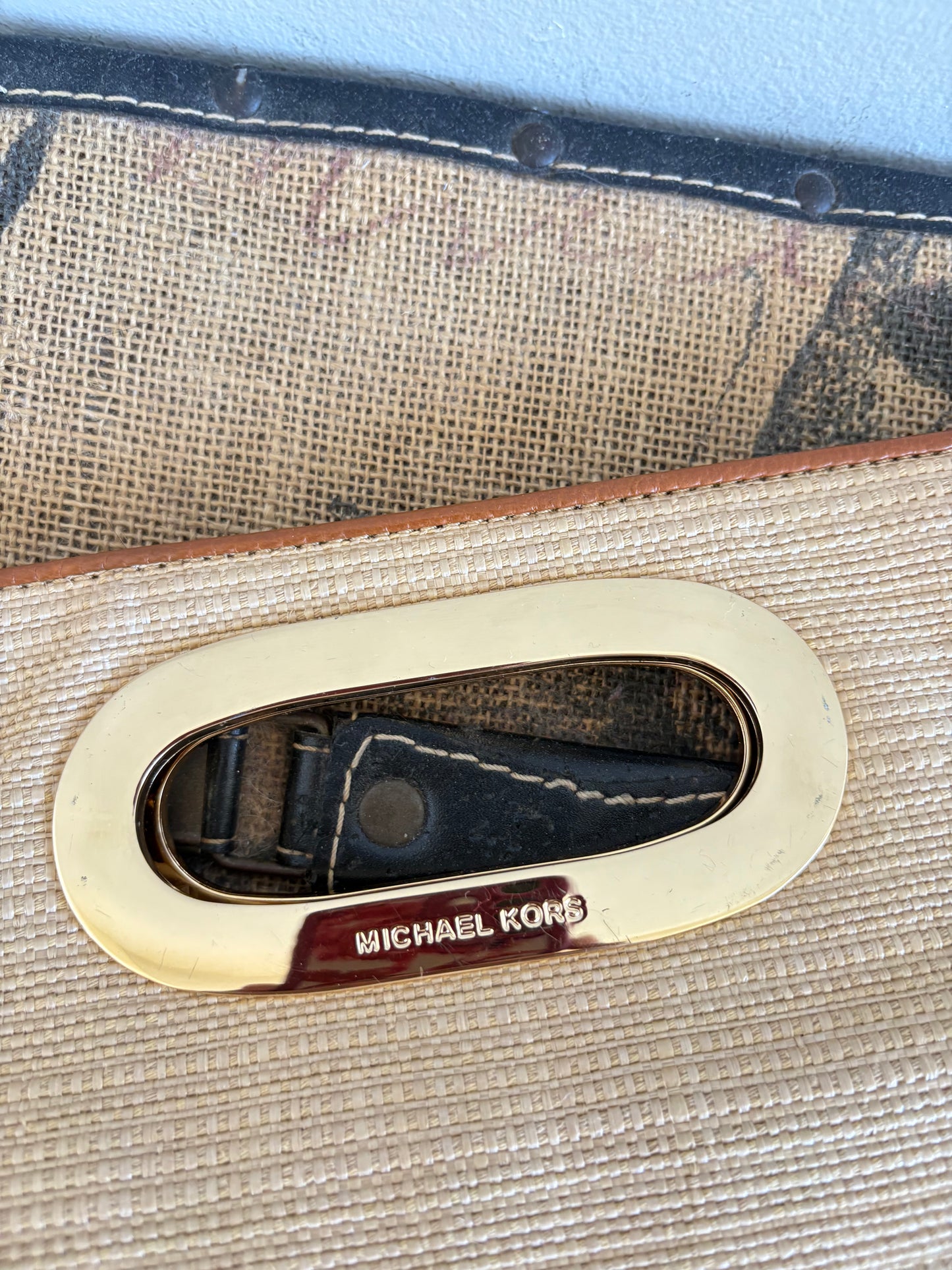 MICHAEL KORS STRAW CLUTCH