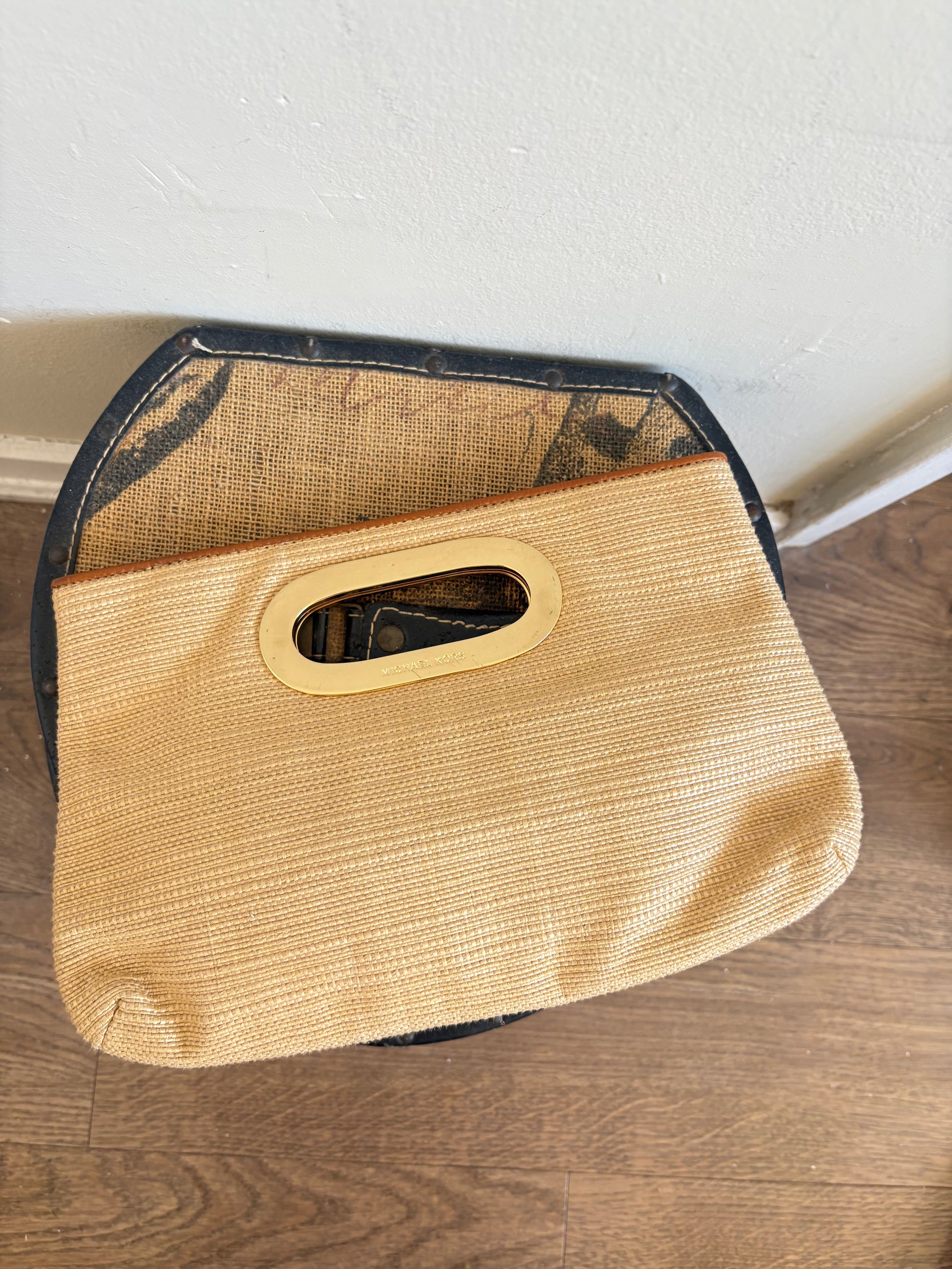 MICHAEL KORS STRAW CLUTCH – NADRAH - Main Image