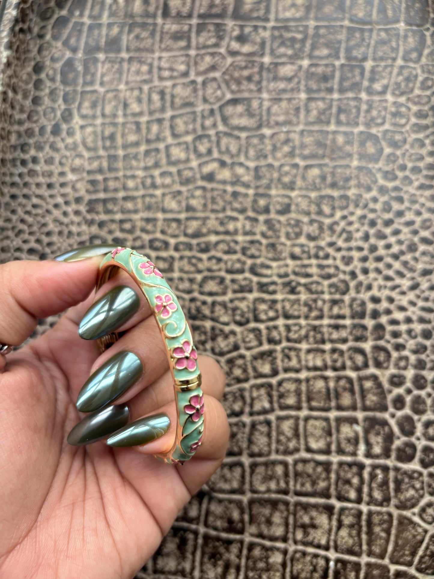 MINT GREEN FLORAL BANGLE