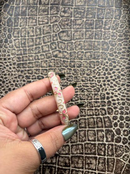 OFF WHITE FLORAL BANGLE