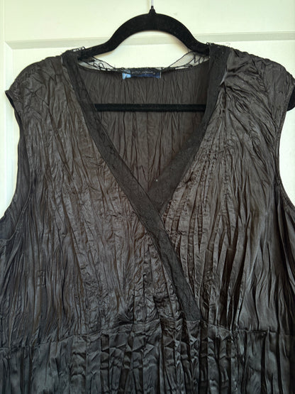 SILK BLACK SUMMER TOP WITH LACE