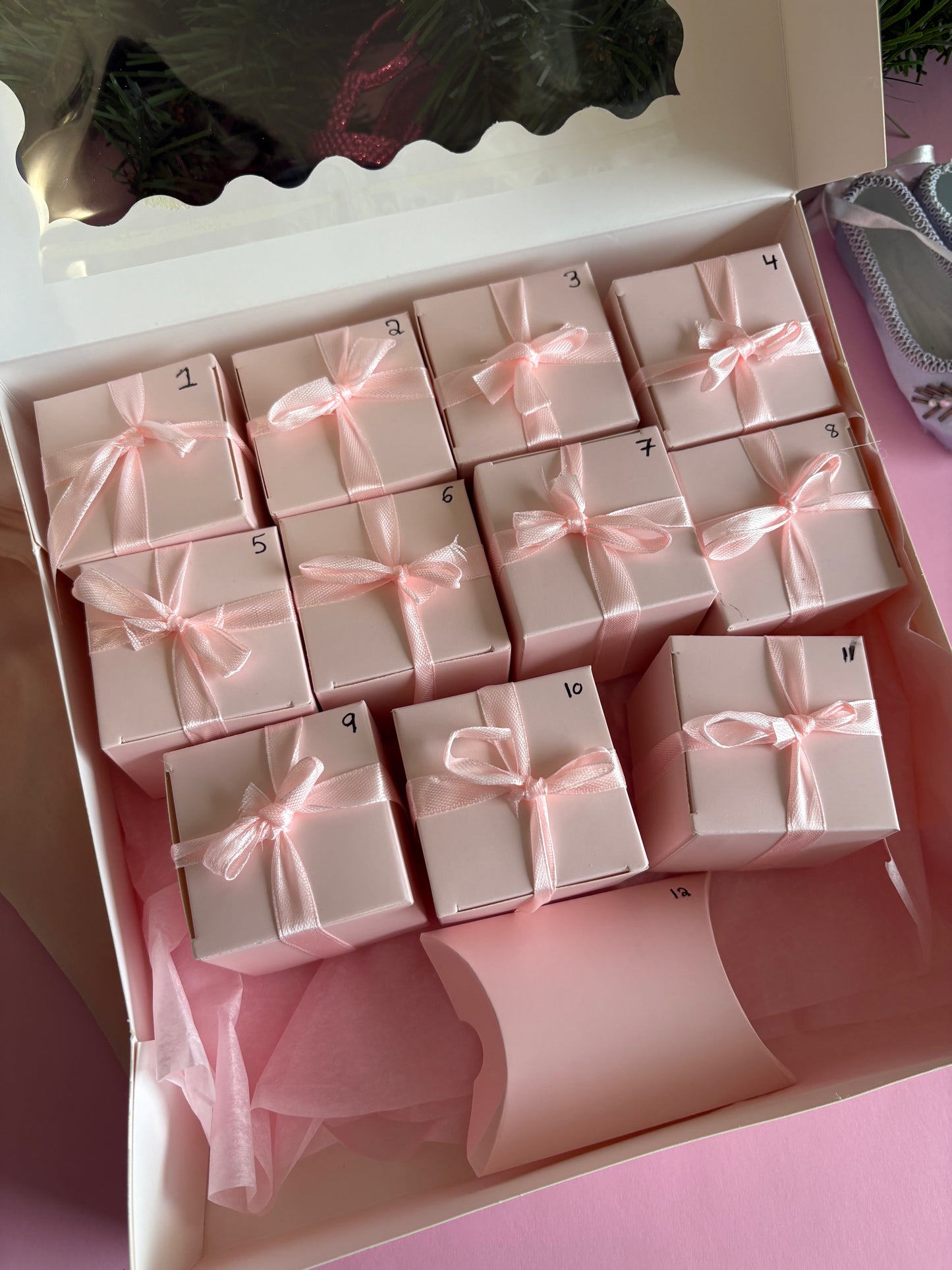 THRIFT-VENT CALENDAR - 12 DAYS