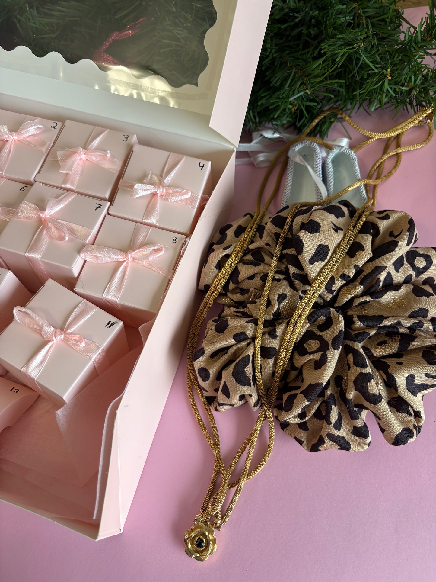 THRIFT-VENT CALENDAR - 12 DAYS