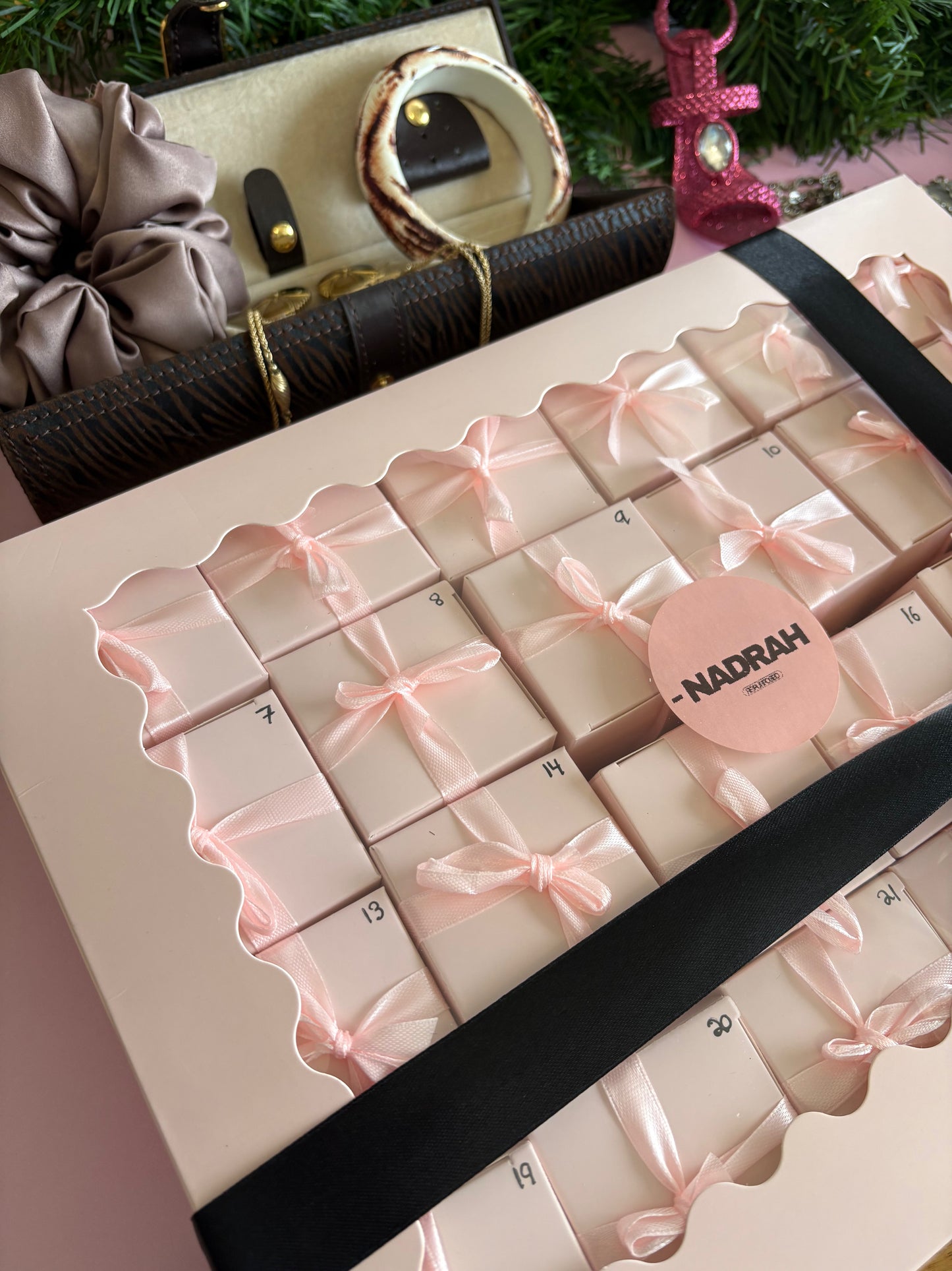 THRIFT-VENT CALENDAR - 24 DAYS