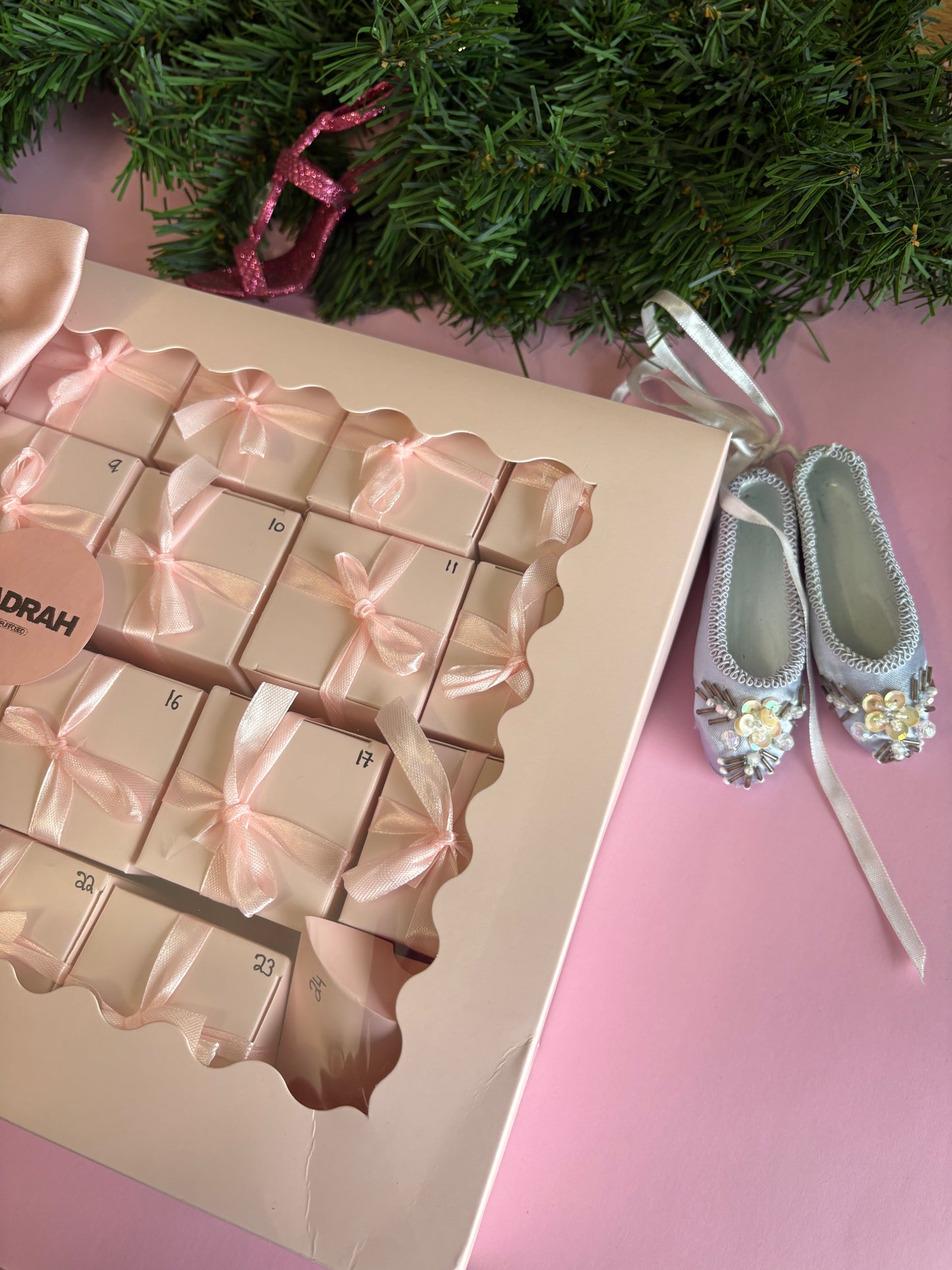 THRIFT-VENT CALENDAR - 24 DAYS