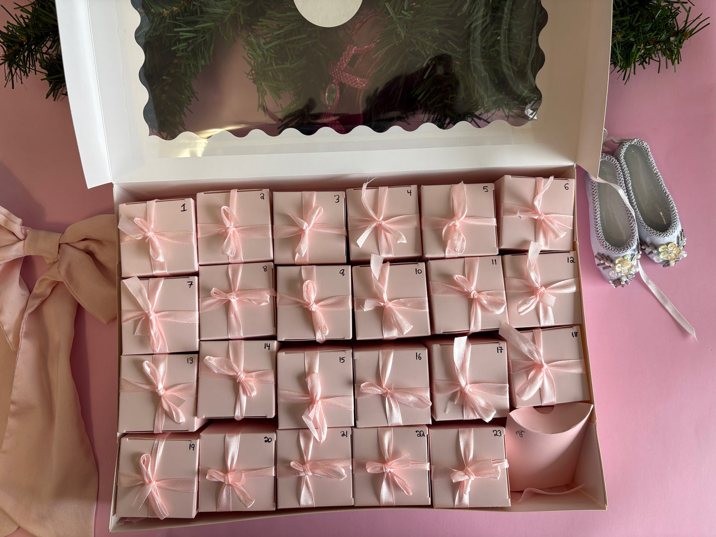 THRIFT-VENT CALENDAR - 24 DAYS