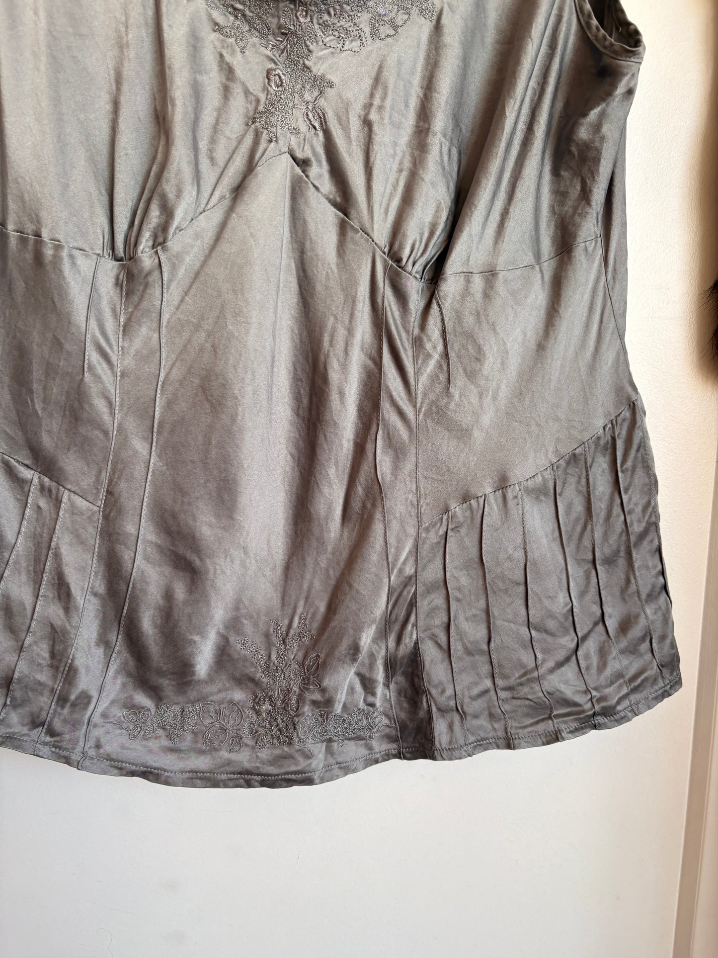 VINTAGE 100% SILK SLIP TOP - 16