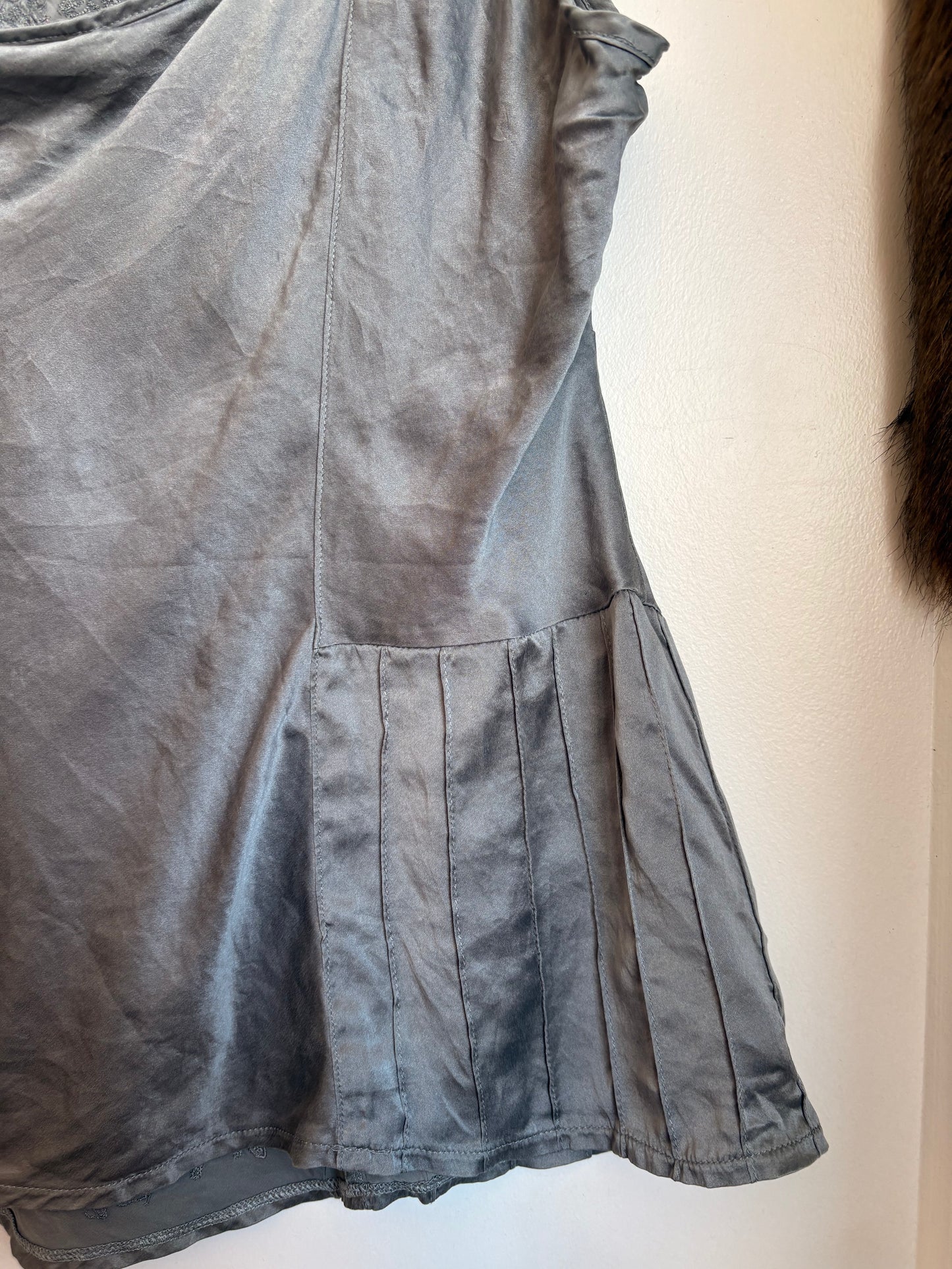 VINTAGE 100% SILK SLIP TOP - 16