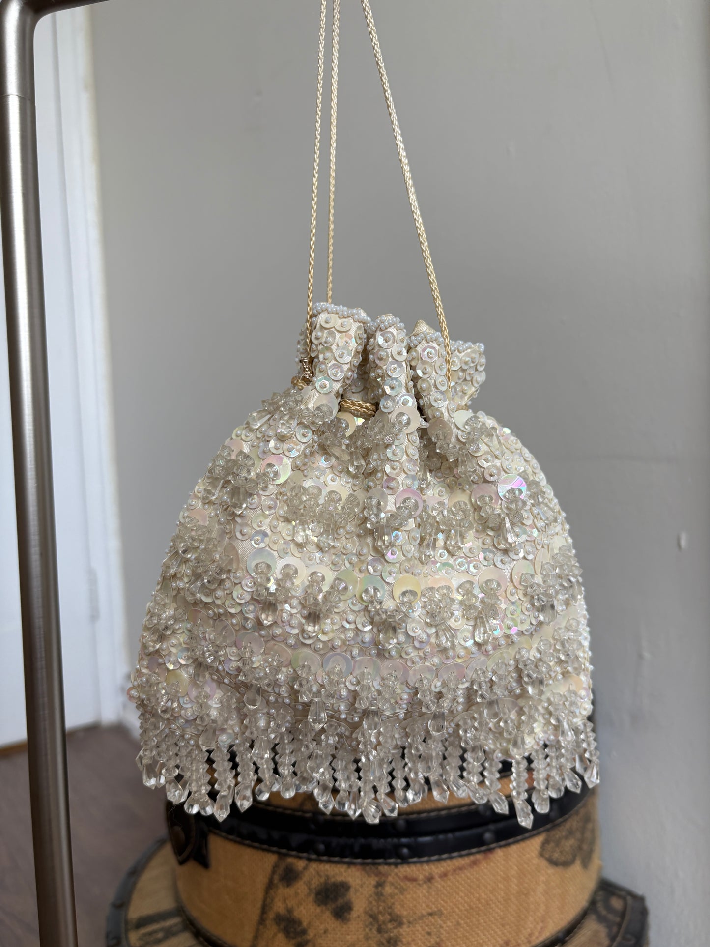 VINTAGE 60s MAGID IVORY SEQUIN DRAWSTRING PURSE