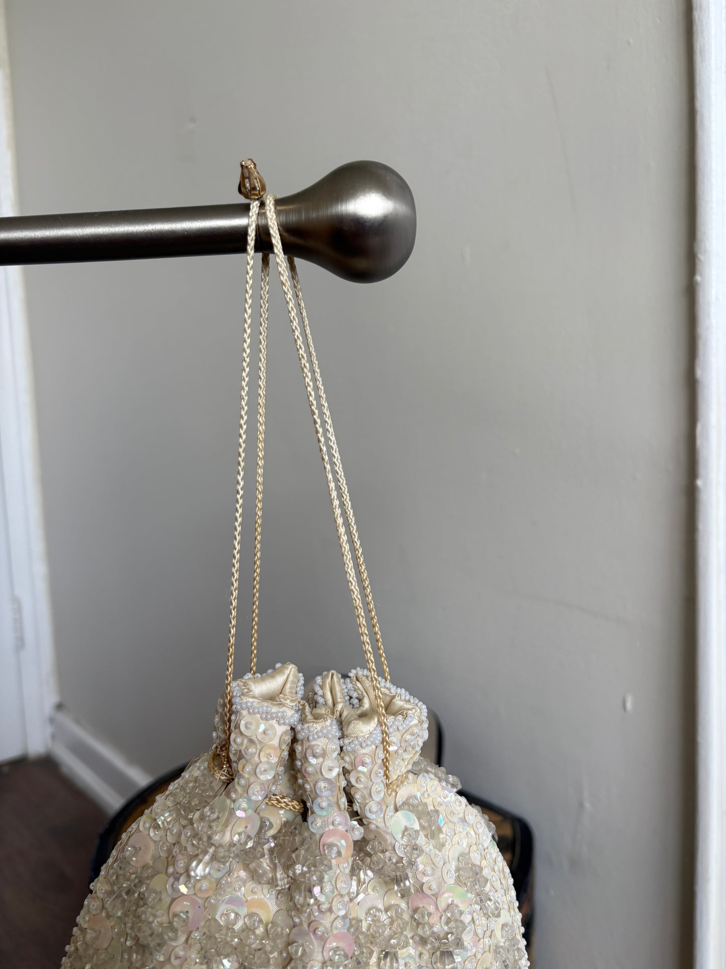 VINTAGE 60s MAGID IVORY SEQUIN DRAWSTRING PURSE