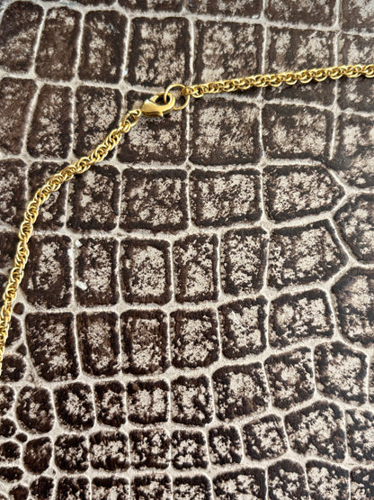 VINTAGE CAMEO LOCKET PENDANT NECKLACE
