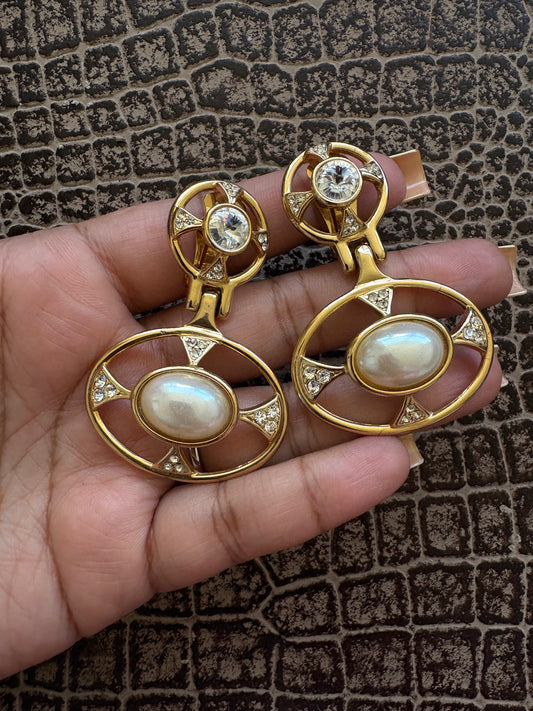 VINTAGE CLIP ON EARRINGS