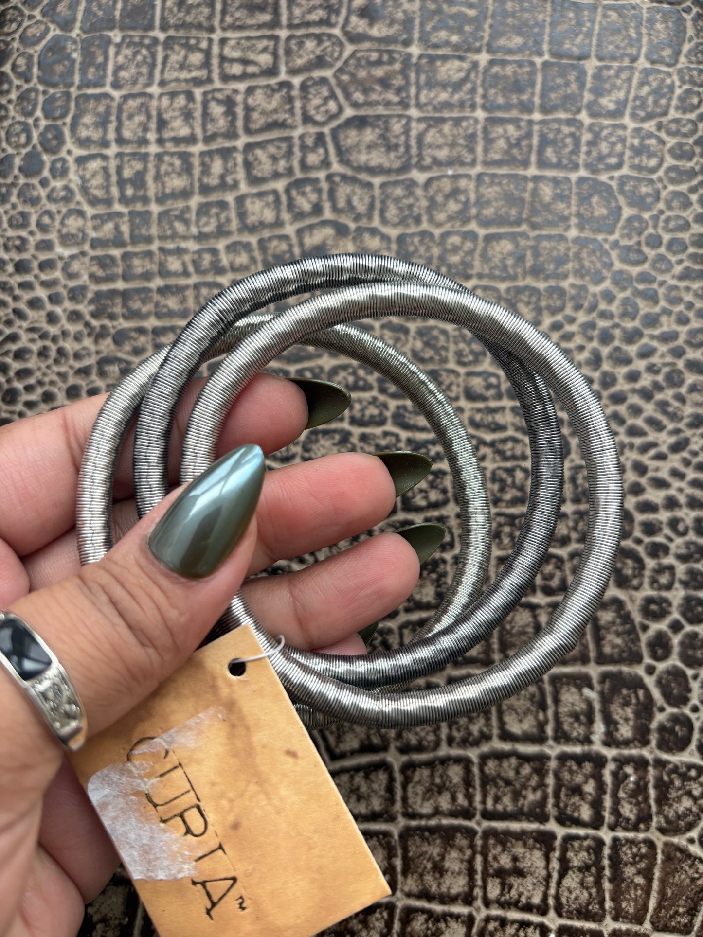 VINTAGE DEADSTOCK BANGLE SET