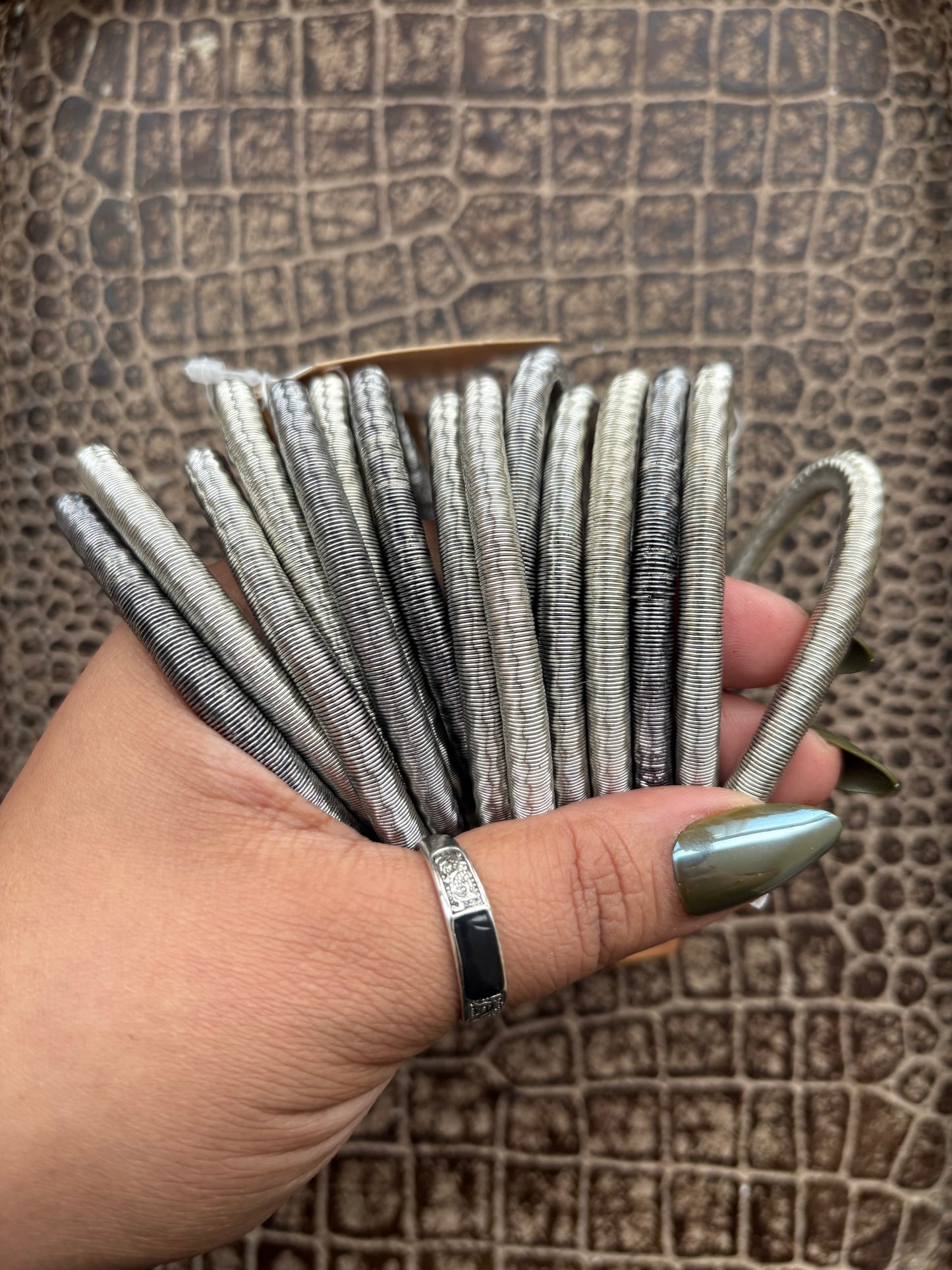 VINTAGE DEADSTOCK BANGLE SET