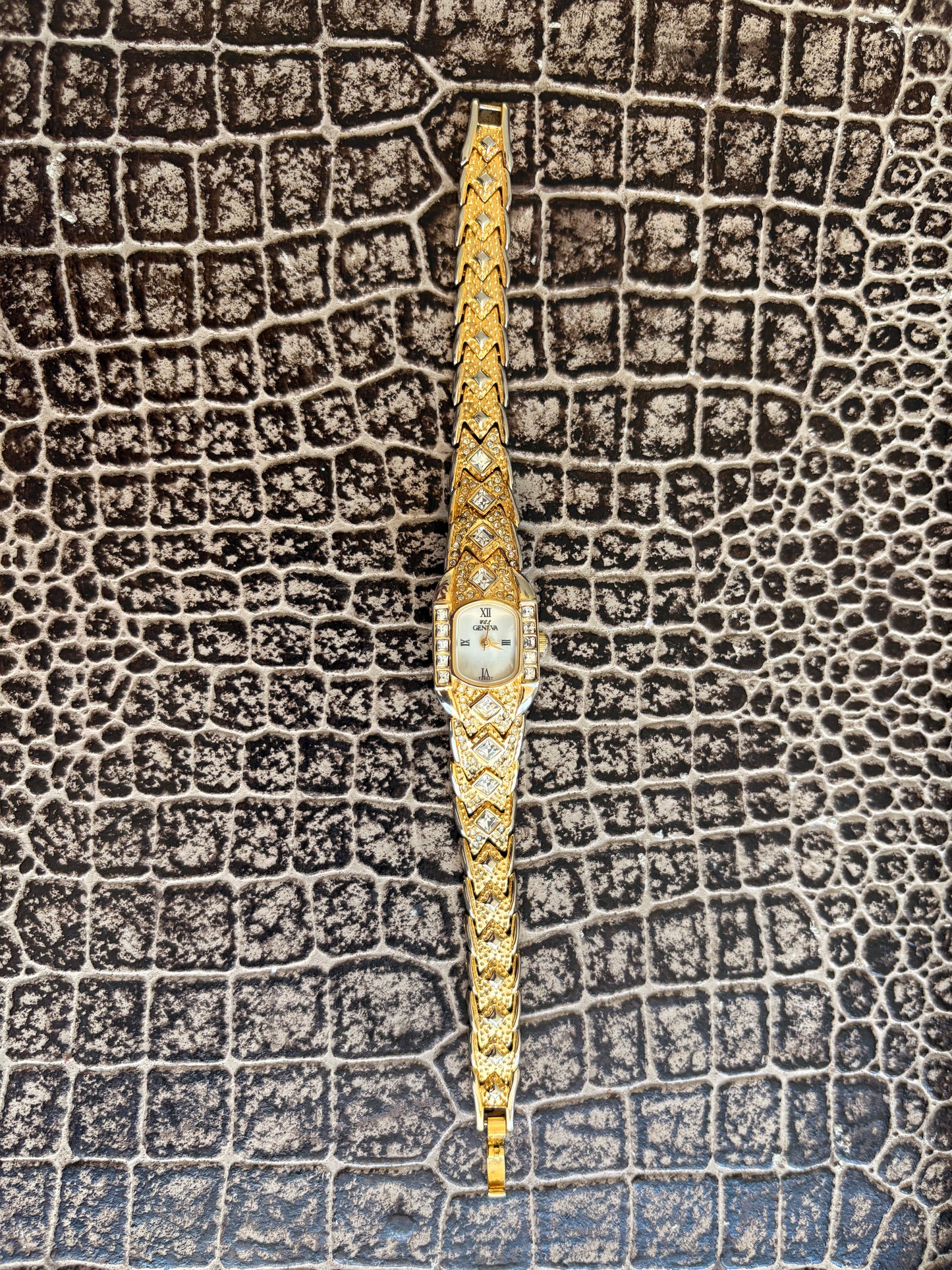 VINTAGE DIAMOND GENEVA WATCH