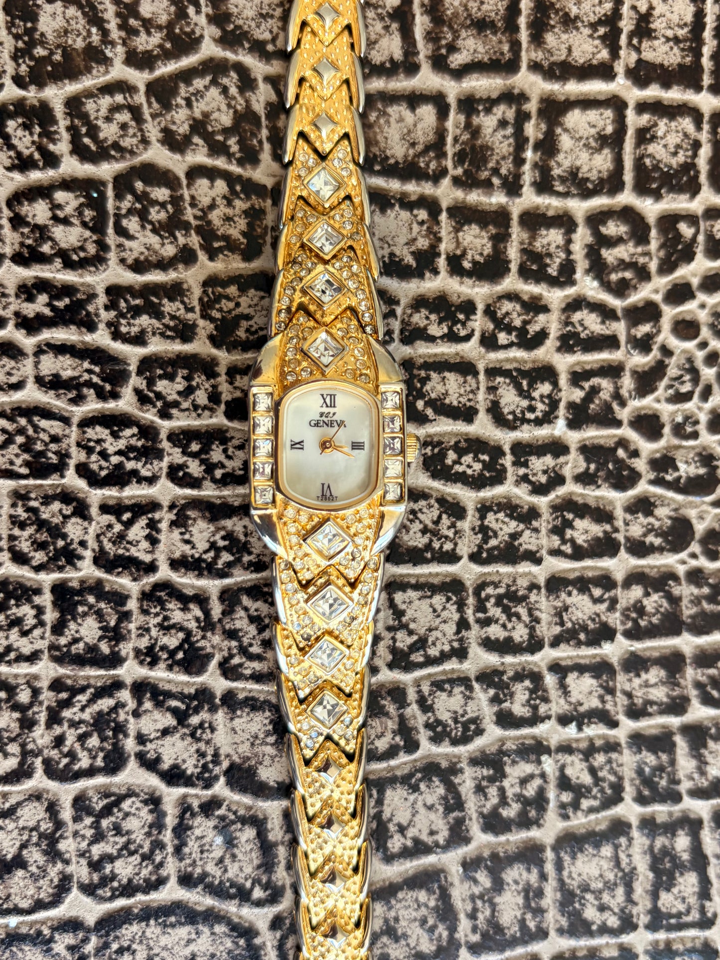 VINTAGE DIAMOND GENEVA WATCH