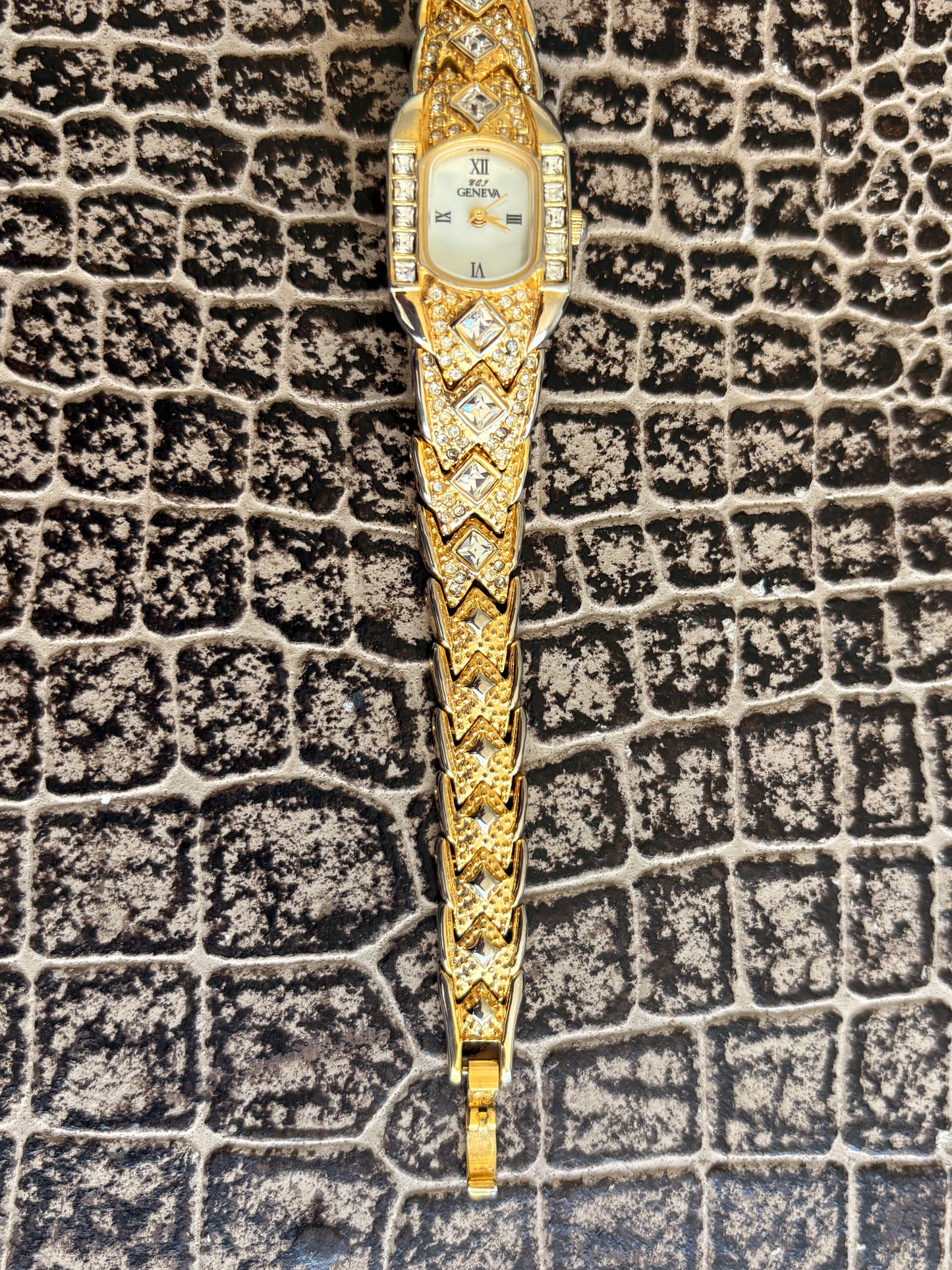 VINTAGE DIAMOND GENEVA WATCH
