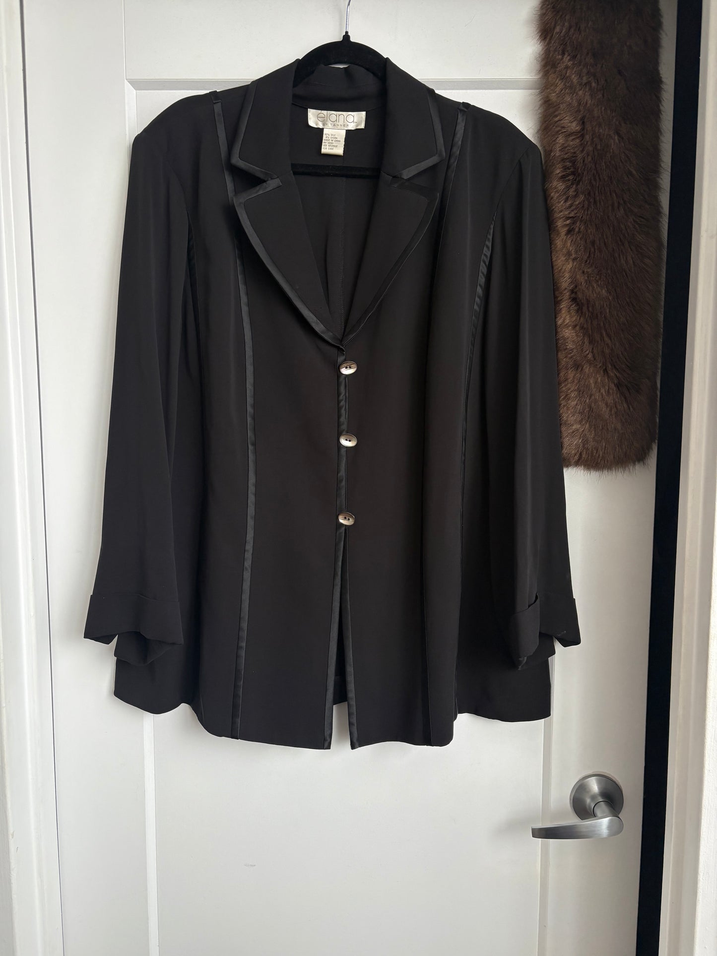 VINTAGE ELANA SILK BLOUSE WITH MOTHER OF PEARL BUTTONS