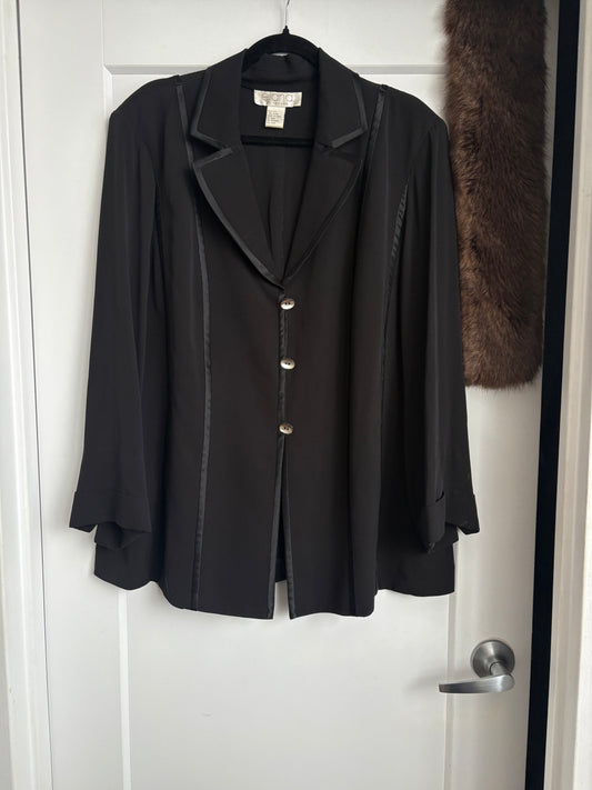 VINTAGE ELANA SILK BLOUSE WITH MOTHER OF PEARL BUTTONS