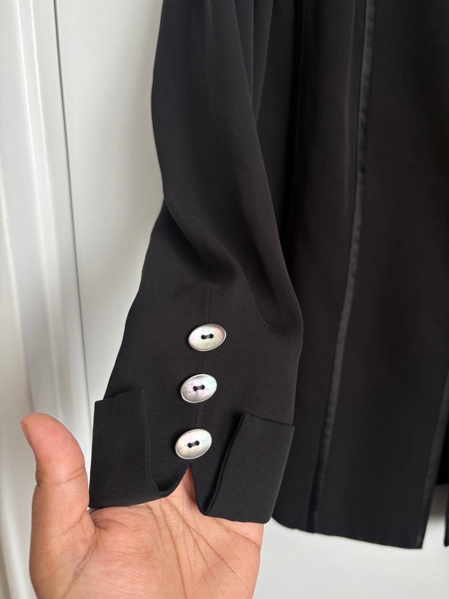 VINTAGE ELANA SILK BLOUSE WITH MOTHER OF PEARL BUTTONS