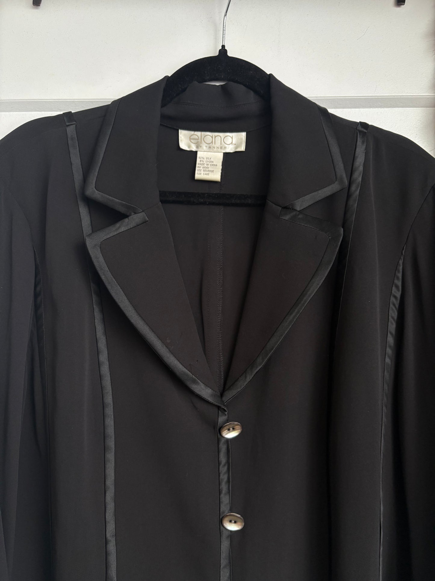 VINTAGE ELANA SILK BLOUSE WITH MOTHER OF PEARL BUTTONS