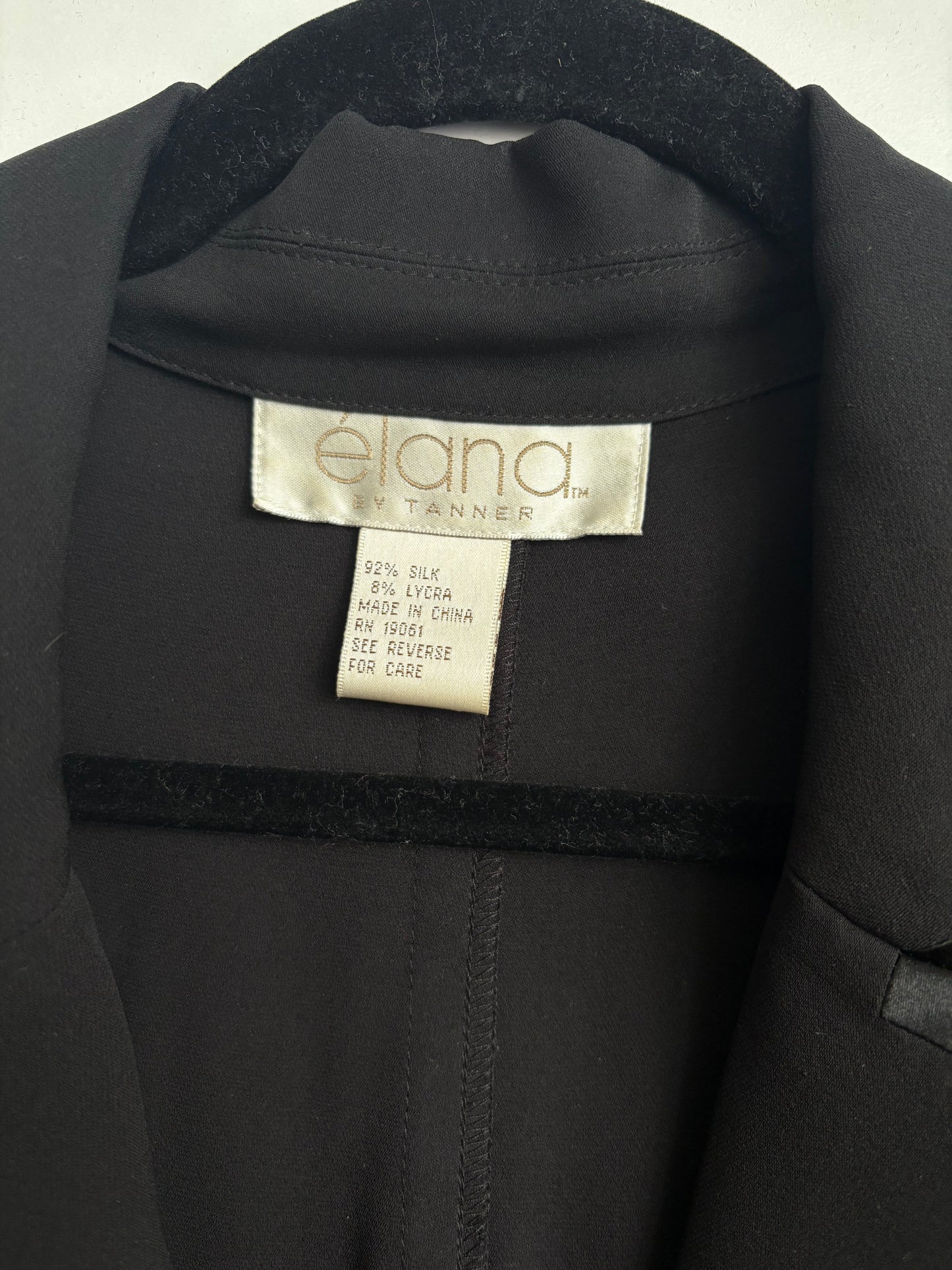 VINTAGE ELANA SILK BLOUSE WITH MOTHER OF PEARL BUTTONS