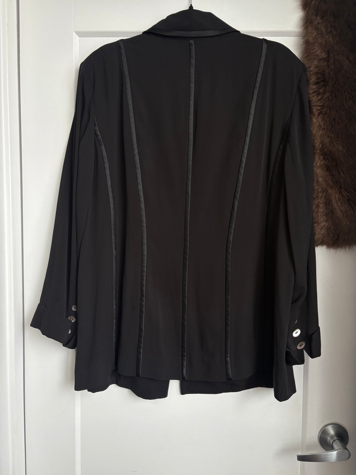 VINTAGE ELANA SILK BLOUSE WITH MOTHER OF PEARL BUTTONS