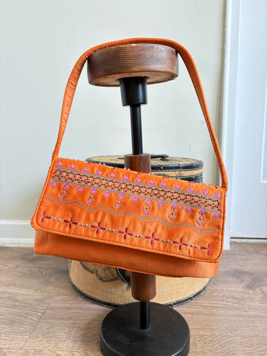 VINTAGE EMBROIDERED SHOULDER BAG