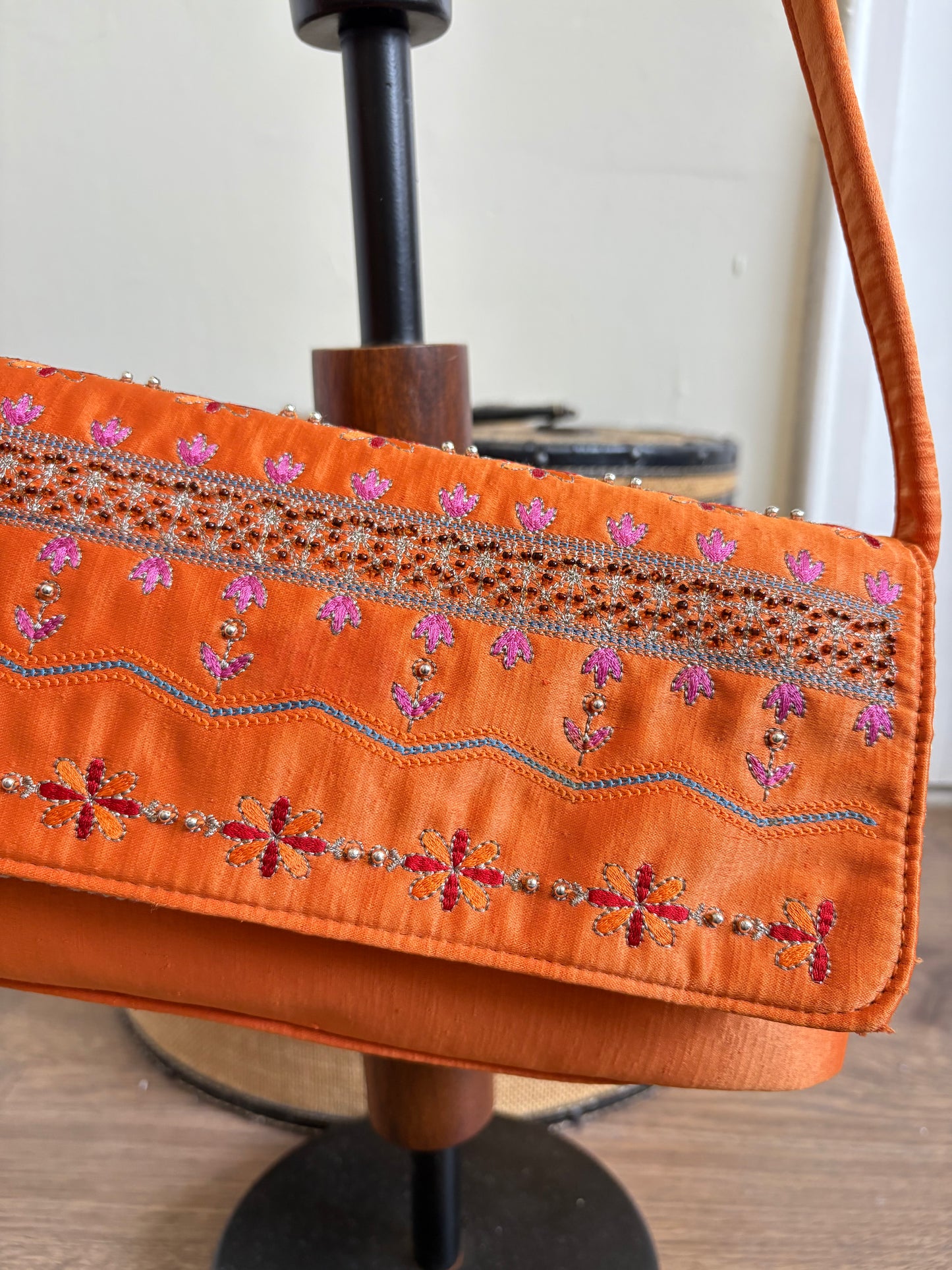 VINTAGE EMBROIDERED SHOULDER BAG