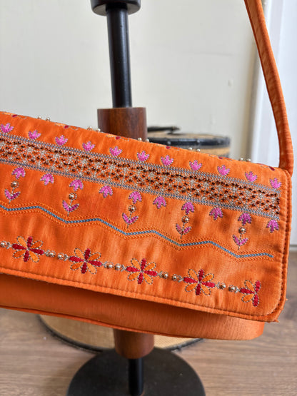 VINTAGE EMBROIDERED SHOULDER BAG