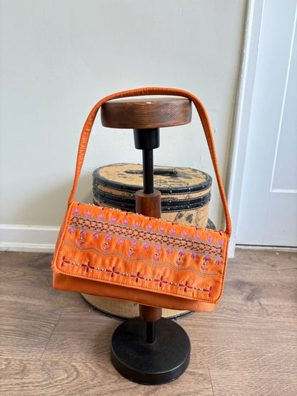 VINTAGE EMBROIDERED SHOULDER BAG
