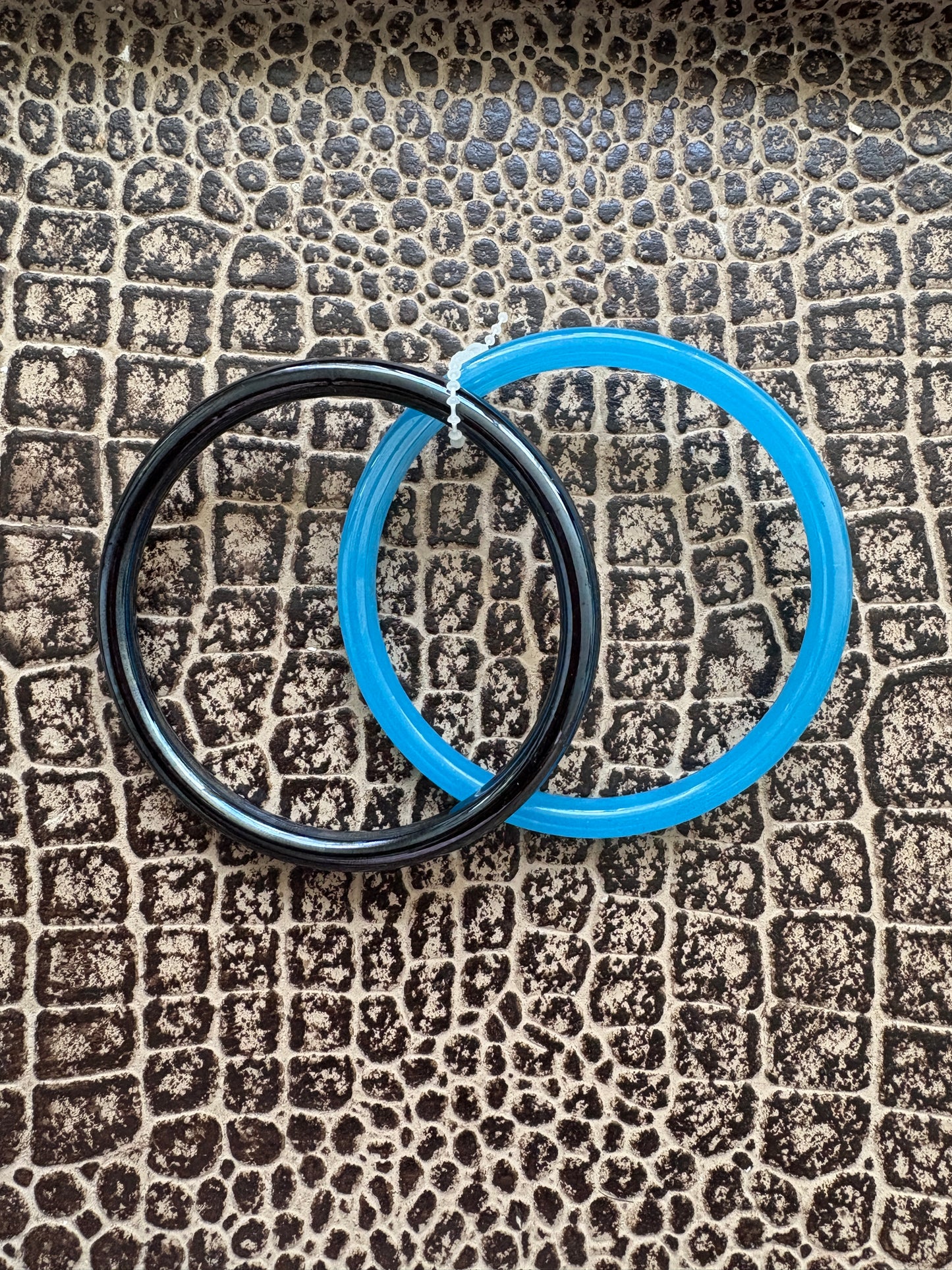 VINTAGE GLASS BANGLE SET