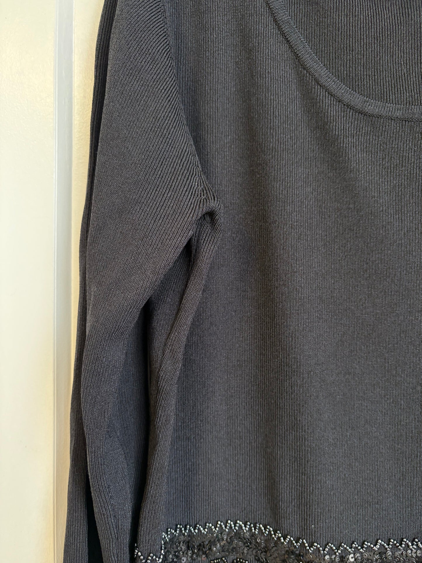 VINTAGE KNIT TOP WITH AN EMBELLISHED WAIST