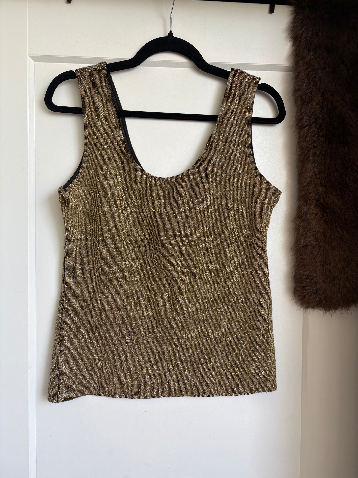 VINTAGE LE CHATEAU GOLD TANK - L