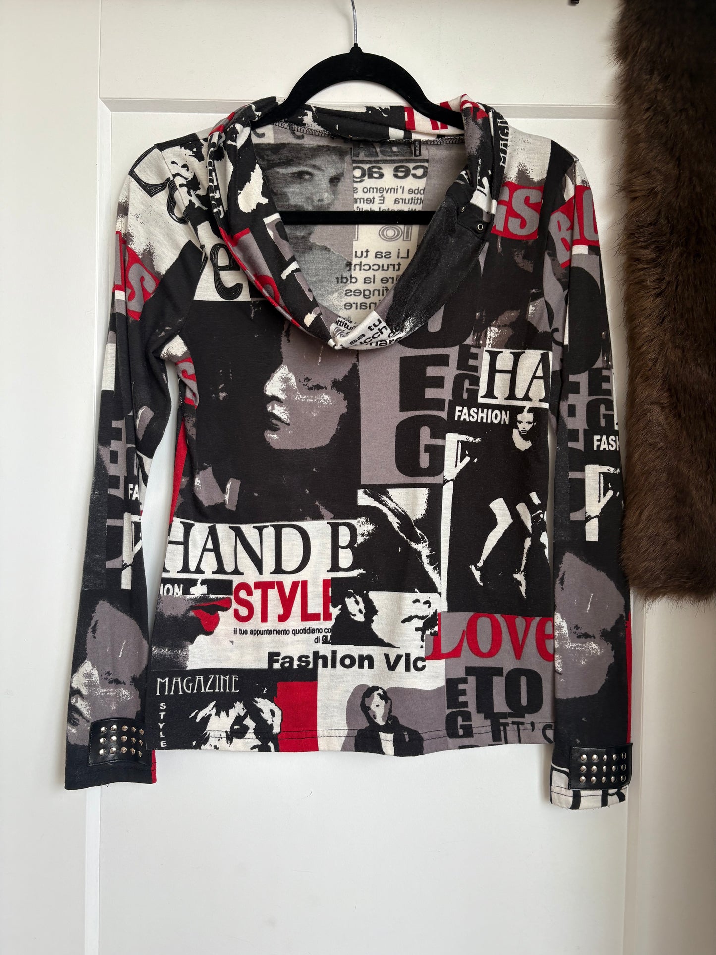 VINTAGE MAGAZINE SWEATER - S