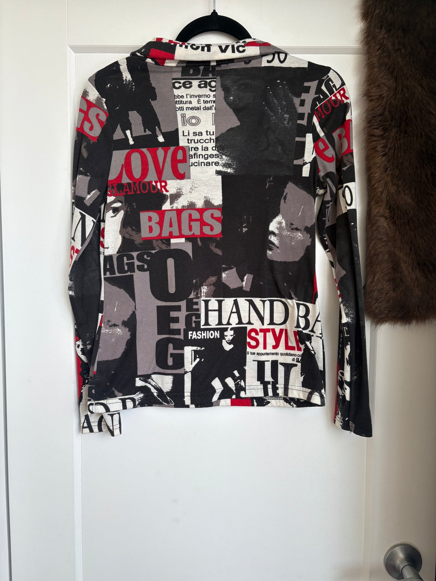 VINTAGE MAGAZINE SWEATER - S