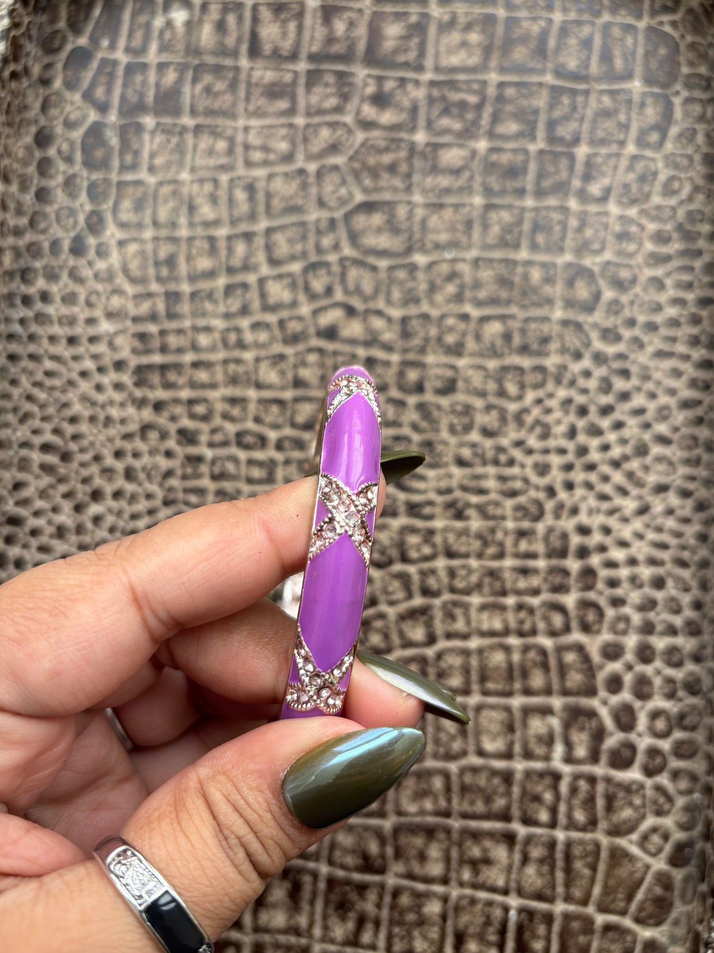 VINTAGE PURPLE BANGLE