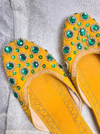 YELLOW AND GREEN OPEN BACK JUTTI